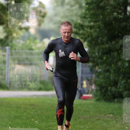 15.06.2025 - 7 Türme Triathlon Michael Strokosch http://msf.ph/oto/7964430 15.06.2025 12:17:19 Schwimmen 371, 424, 530, 591, 679 meine-sportfotos.de