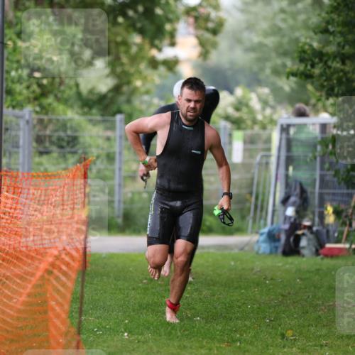 15.06.2025 - 7 Türme Triathlon Michael Strokosch http://msf.ph/oto/7964495 15.06.2025 12:17:28 Schwimmen 371, 424, 591, 661, 679 meine-sportfotos.de