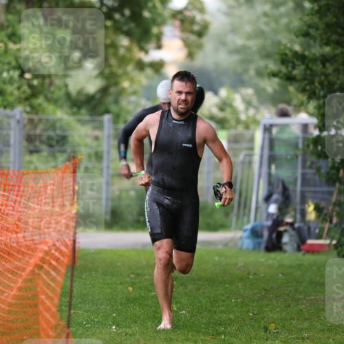 15.06.2025 - 7 Türme Triathlon Michael Strokosch http://msf.ph/oto/7964501 15.06.2025 12:17:29 Schwimmen 371, 424, 591, 661, 679 meine-sportfotos.de