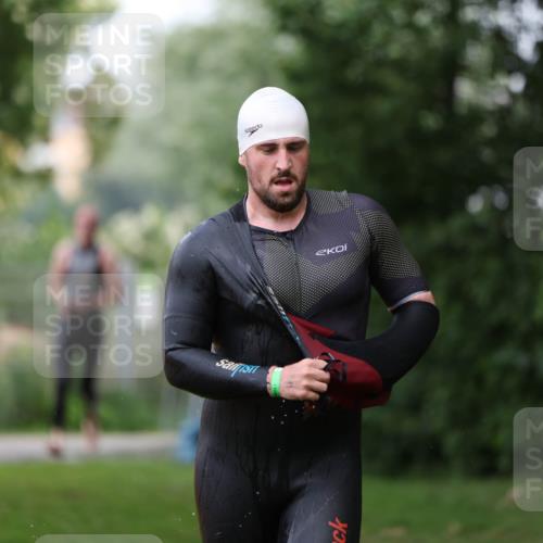 15.06.2025 - 7 Türme Triathlon Michael Strokosch http://msf.ph/oto/7964596 15.06.2025 12:17:33 Schwimmen 371, 424, 540, 591, 661, 672 meine-sportfotos.de