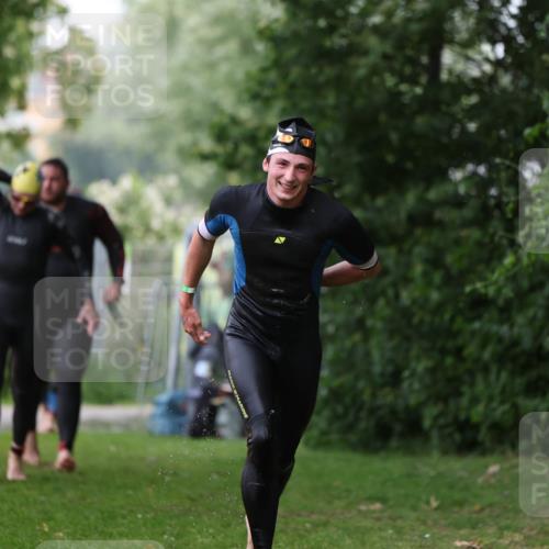 15.06.2025 - 7 Türme Triathlon Michael Strokosch http://msf.ph/oto/7964705 15.06.2025 12:17:45 Schwimmen 371, 445, 523, 540, 628, 654, 661, 672, 678 meine-sportfotos.de