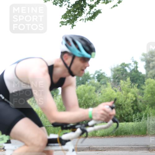 15.06.2025 - 7 Türme Triathlon Yannick Fuchs http://msf.ph/oto/7964716 15.06.2025 11:12:47 Radfahren 204, 214, 233, 240, 333 meine-sportfotos.de