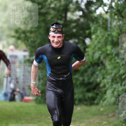 15.06.2025 - 7 Türme Triathlon Michael Strokosch http://msf.ph/oto/7964725 15.06.2025 12:17:46 Schwimmen 371, 445, 523, 540, 628, 654, 656, 661, 672, 678 meine-sportfotos.de
