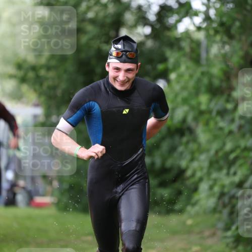 15.06.2025 - 7 Türme Triathlon Michael Strokosch http://msf.ph/oto/7964733 15.06.2025 12:17:46 Schwimmen 371, 445, 523, 540, 628, 654, 656, 661, 672, 678 meine-sportfotos.de