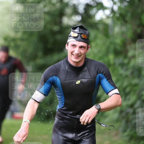 15.06.2025 - 7 Türme Triathlon Michael Strokosch http://msf.ph/oto/7964743 15.06.2025 12:17:47 Schwimmen 371, 445, 523, 540, 628, 654, 656, 661, 672, 678 meine-sportfotos.de