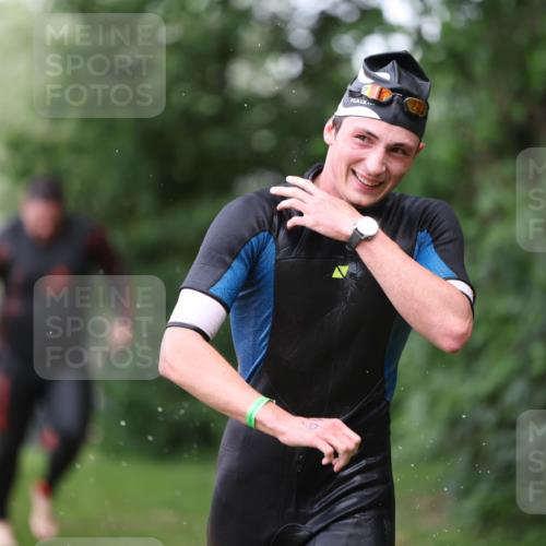 15.06.2025 - 7 Türme Triathlon Michael Strokosch http://msf.ph/oto/7964749 15.06.2025 12:17:47 Schwimmen 371, 445, 523, 540, 628, 654, 656, 661, 672, 678 meine-sportfotos.de