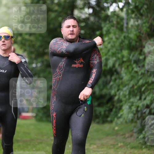 15.06.2025 - 7 Türme Triathlon Michael Strokosch http://msf.ph/oto/7964779 15.06.2025 12:17:49 Schwimmen 371, 445, 523, 540, 615, 628, 654, 656, 661, 672, 678 meine-sportfotos.de