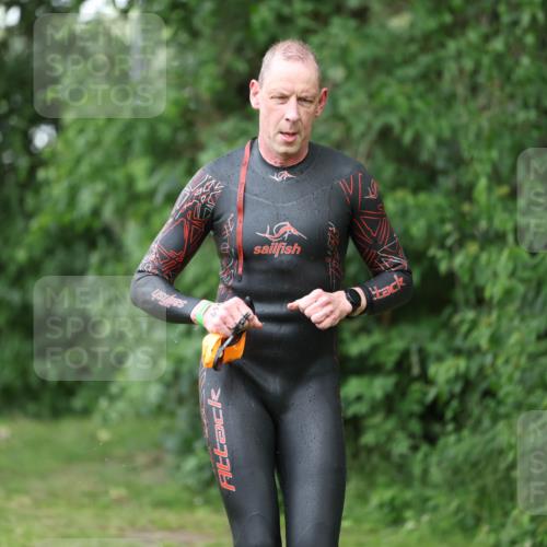 15.06.2025 - 7 Türme Triathlon Michael Strokosch http://msf.ph/oto/7964932 15.06.2025 12:18:00 Schwimmen 445, 523, 540, 608, 615, 628, 637, 638, 654, 656, 672, 678 meine-sportfotos.de