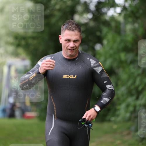 15.06.2025 - 7 Türme Triathlon Michael Strokosch http://msf.ph/oto/7965317 15.06.2025 12:18:35 Schwimmen 384, 470, 510, 562 meine-sportfotos.de