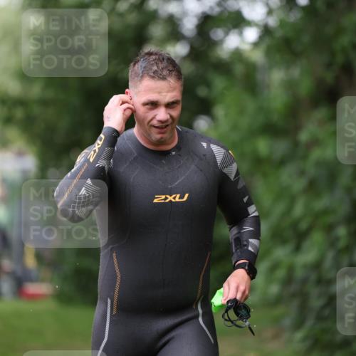 15.06.2025 - 7 Türme Triathlon Michael Strokosch http://msf.ph/oto/7965323 15.06.2025 12:18:35 Schwimmen 384, 470, 510, 562 meine-sportfotos.de
