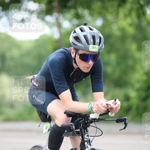 15.06.2025 - 7 Türme Triathlon Yannick Fuchs http://msf.ph/oto/7965328 15.06.2025 11:14:11 Radfahren 233, 257 meine-sportfotos.de