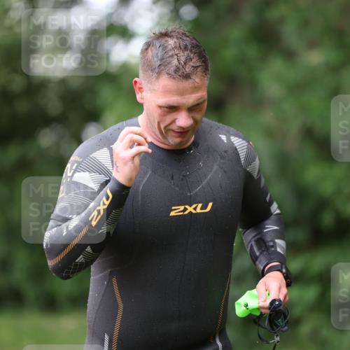 15.06.2025 - 7 Türme Triathlon Michael Strokosch http://msf.ph/oto/7965341 15.06.2025 12:18:35 Schwimmen 384, 470, 510, 562 meine-sportfotos.de