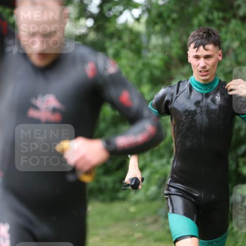 15.06.2025 - 7 Türme Triathlon Michael Strokosch http://msf.ph/oto/7965407 15.06.2025 12:18:46 Schwimmen 384, 470, 510, 562 meine-sportfotos.de