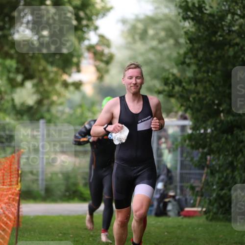 15.06.2025 - 7 Türme Triathlon Michael Strokosch http://msf.ph/oto/7965412 15.06.2025 12:19:07 Schwimmen 367, 559, 570, 649 meine-sportfotos.de