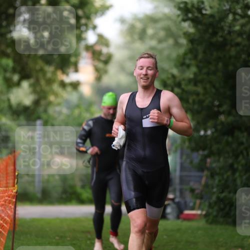 15.06.2025 - 7 Türme Triathlon Michael Strokosch http://msf.ph/oto/7965424 15.06.2025 12:19:07 Schwimmen 367, 559, 570, 649 meine-sportfotos.de