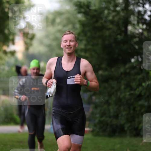 15.06.2025 - 7 Türme Triathlon Michael Strokosch http://msf.ph/oto/7965440 15.06.2025 12:19:08 Schwimmen 367, 559, 570, 649 meine-sportfotos.de