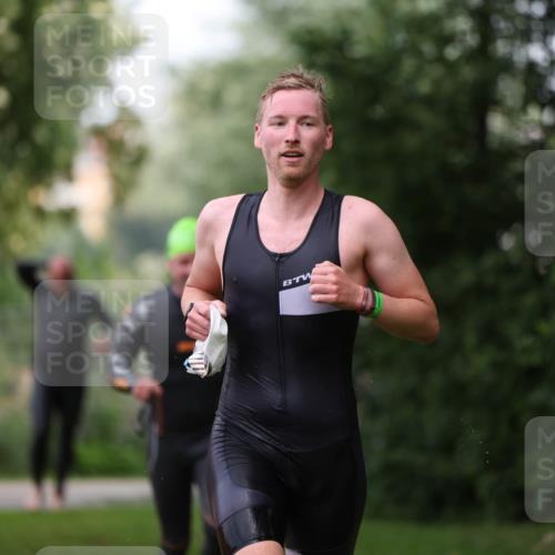 15.06.2025 - 7 Türme Triathlon Michael Strokosch http://msf.ph/oto/7965464 15.06.2025 12:19:09 Schwimmen 367, 559, 570, 649 meine-sportfotos.de