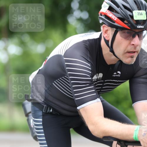 15.06.2025 - 7 Türme Triathlon Yannick Fuchs http://msf.ph/oto/7965614 15.06.2025 11:14:51 Radfahren 242, 247 meine-sportfotos.de