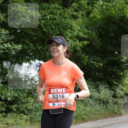 15.06.2025 - REWE Women's Run Jannik Wohlers http://msf.ph/oto/7965635 15.06.2025 10:00:17 Laufen 5316 meine-sportfotos.de