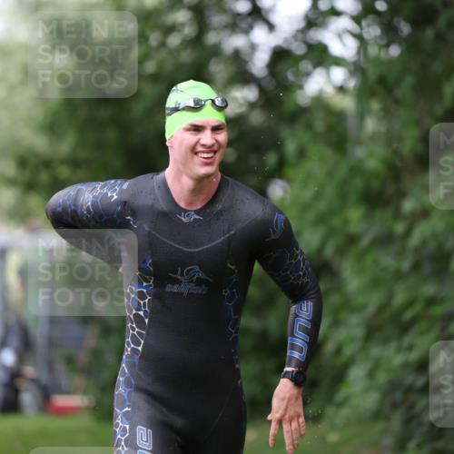 15.06.2025 - 7 Türme Triathlon Michael Strokosch http://msf.ph/oto/7965650 15.06.2025 12:19:19 Schwimmen 367, 559, 649 meine-sportfotos.de