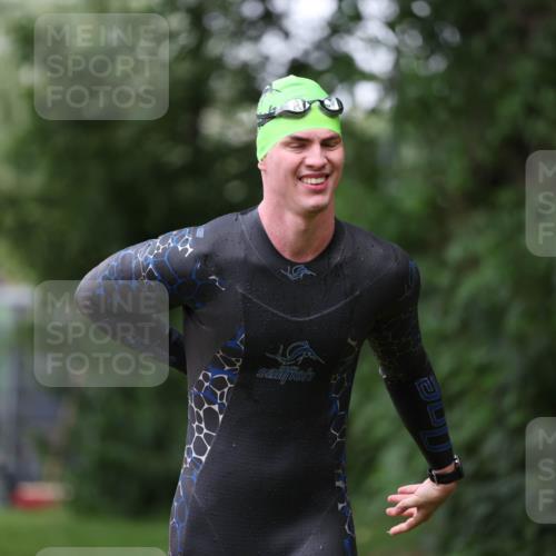15.06.2025 - 7 Türme Triathlon Michael Strokosch http://msf.ph/oto/7965666 15.06.2025 12:19:19 Schwimmen 367, 559, 649 meine-sportfotos.de
