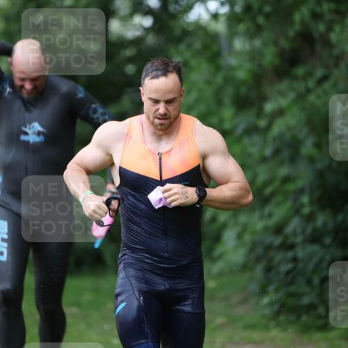 15.06.2025 - 7 Türme Triathlon Michael Strokosch http://msf.ph/oto/7965782 15.06.2025 12:19:44 Schwimmen 471, 483, 488, 531, 536, 538, 550, 594, 612, 635 meine-sportfotos.de