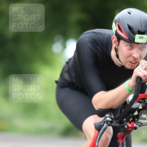 15.06.2025 - 7 Türme Triathlon Yannick Fuchs http://msf.ph/oto/7965797 15.06.2025 11:15:20 Radfahren  meine-sportfotos.de
