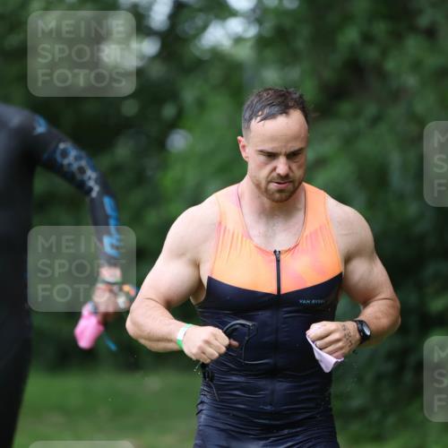 15.06.2025 - 7 Türme Triathlon Michael Strokosch http://msf.ph/oto/7965806 15.06.2025 12:19:44 Schwimmen 471, 483, 488, 531, 536, 538, 550, 594, 612, 635 meine-sportfotos.de