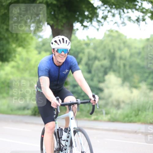 15.06.2025 - 7 Türme Triathlon Yannick Fuchs http://msf.ph/oto/7965811 15.06.2025 11:15:38 Radfahren  meine-sportfotos.de