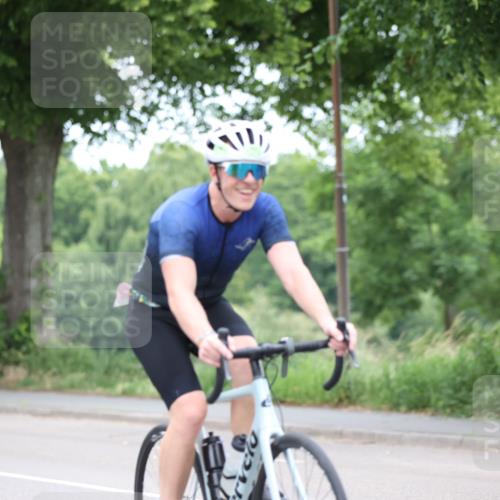 15.06.2025 - 7 Türme Triathlon Yannick Fuchs http://msf.ph/oto/7965818 15.06.2025 11:15:38 Radfahren  meine-sportfotos.de