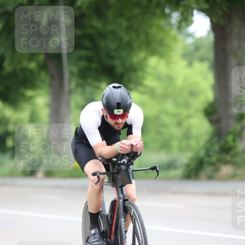 15.06.2025 - 7 Türme Triathlon Yannick Fuchs http://msf.ph/oto/7965842 15.06.2025 11:15:45 Radfahren  meine-sportfotos.de