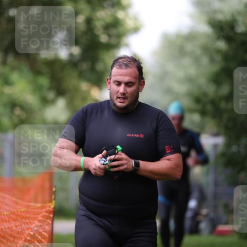 15.06.2025 - 7 Türme Triathlon Michael Strokosch http://msf.ph/oto/7965897 15.06.2025 12:19:49 Schwimmen 372, 471, 483, 488, 531, 536, 538, 550, 585, 594, 612, 635 meine-sportfotos.de