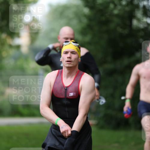 15.06.2025 - 7 Türme Triathlon Michael Strokosch http://msf.ph/oto/7966042 15.06.2025 12:19:59 Schwimmen 372, 483, 488, 536, 550, 585, 594, 595, 612, 631, 635 meine-sportfotos.de