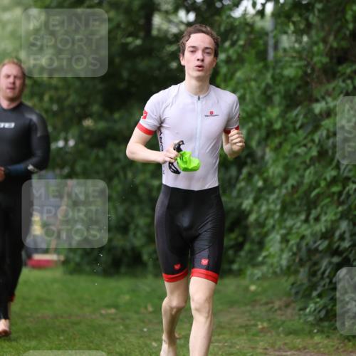15.06.2025 - 7 Türme Triathlon Michael Strokosch http://msf.ph/oto/7966099 15.06.2025 12:20:08 Schwimmen 372, 438, 488, 536, 550, 585, 594, 595, 604, 631, 635 meine-sportfotos.de