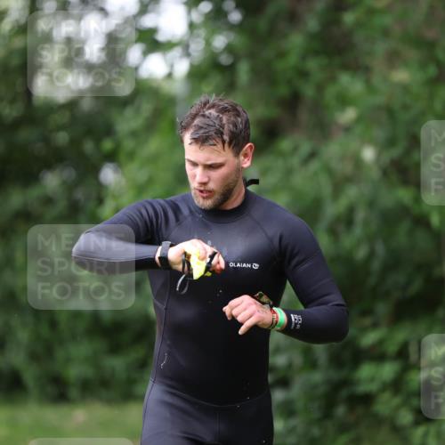 15.06.2025 - 7 Türme Triathlon Michael Strokosch http://msf.ph/oto/7966223 15.06.2025 12:20:17 Schwimmen 372, 438, 573, 595, 604, 610, 613, 631, 634 meine-sportfotos.de