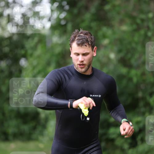 15.06.2025 - 7 Türme Triathlon Michael Strokosch http://msf.ph/oto/7966229 15.06.2025 12:20:17 Schwimmen 372, 438, 573, 595, 604, 610, 613, 631, 634 meine-sportfotos.de