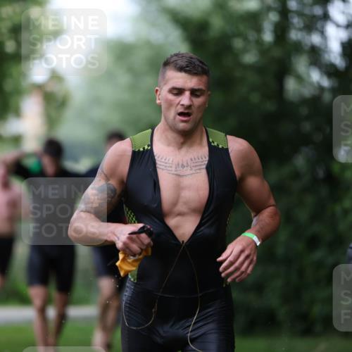 15.06.2025 - 7 Türme Triathlon Michael Strokosch http://msf.ph/oto/7966285 15.06.2025 12:20:26 Schwimmen 438, 499, 573, 595, 604, 610, 613, 634 meine-sportfotos.de