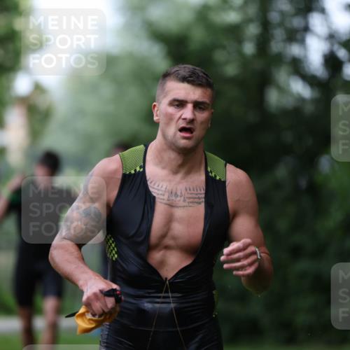 15.06.2025 - 7 Türme Triathlon Michael Strokosch http://msf.ph/oto/7966289 15.06.2025 12:20:26 Schwimmen 438, 499, 573, 595, 604, 610, 613, 634 meine-sportfotos.de