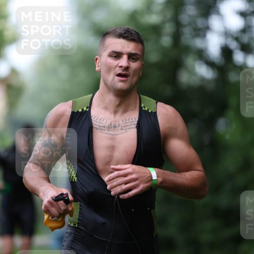 15.06.2025 - 7 Türme Triathlon Michael Strokosch http://msf.ph/oto/7966293 15.06.2025 12:20:26 Schwimmen 438, 499, 573, 595, 604, 610, 613, 634 meine-sportfotos.de