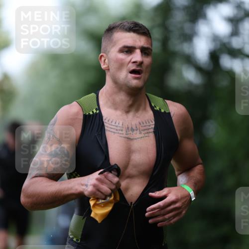 15.06.2025 - 7 Türme Triathlon Michael Strokosch http://msf.ph/oto/7966299 15.06.2025 12:20:27 Schwimmen 438, 499, 573, 595, 604, 610, 613, 634 meine-sportfotos.de