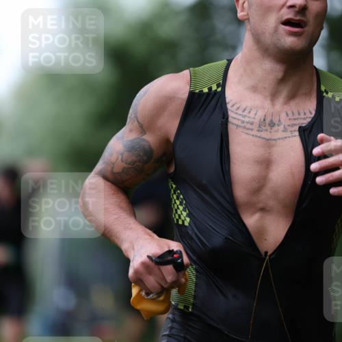 15.06.2025 - 7 Türme Triathlon Michael Strokosch http://msf.ph/oto/7966310 15.06.2025 12:20:27 Schwimmen 438, 499, 573, 595, 604, 610, 613, 634 meine-sportfotos.de