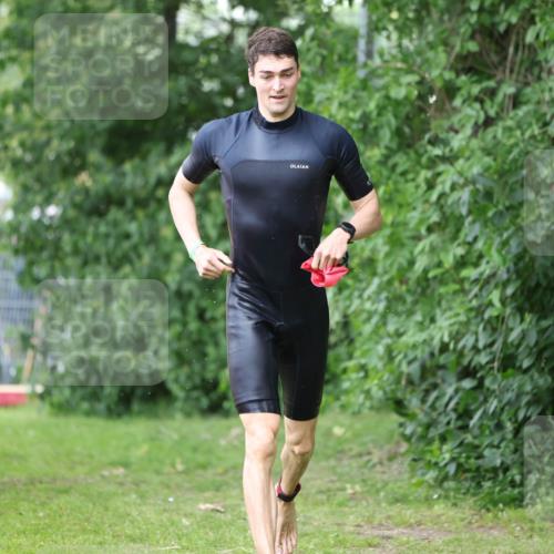 15.06.2025 - 7 Türme Triathlon Michael Strokosch http://msf.ph/oto/7966316 15.06.2025 12:20:28 Schwimmen 438, 499, 573, 604, 610, 613, 634 meine-sportfotos.de