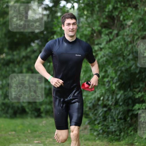 15.06.2025 - 7 Türme Triathlon Michael Strokosch http://msf.ph/oto/7966325 15.06.2025 12:20:28 Schwimmen 438, 499, 573, 604, 610, 613, 634 meine-sportfotos.de