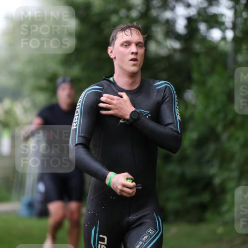 15.06.2025 - 7 Türme Triathlon Michael Strokosch http://msf.ph/oto/7966446 15.06.2025 12:20:36 Schwimmen 385, 438, 499, 573, 610, 613, 634 meine-sportfotos.de
