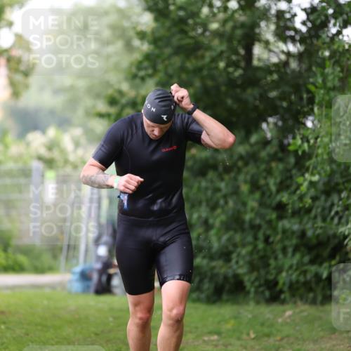 15.06.2025 - 7 Türme Triathlon Michael Strokosch http://msf.ph/oto/7966460 15.06.2025 12:20:37 Schwimmen 385, 438, 499, 557, 573, 610, 613, 634 meine-sportfotos.de