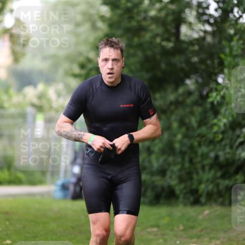 15.06.2025 - 7 Türme Triathlon Michael Strokosch http://msf.ph/oto/7966465 15.06.2025 12:20:38 Schwimmen 385, 438, 499, 557, 573, 610, 613, 634 meine-sportfotos.de