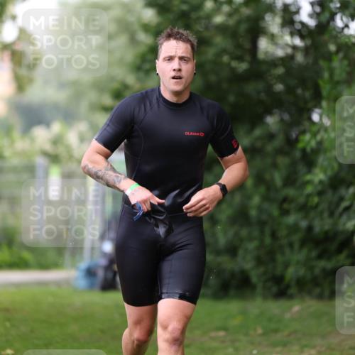 15.06.2025 - 7 Türme Triathlon Michael Strokosch http://msf.ph/oto/7966474 15.06.2025 12:20:38 Schwimmen 385, 438, 499, 557, 573, 610, 613, 634 meine-sportfotos.de
