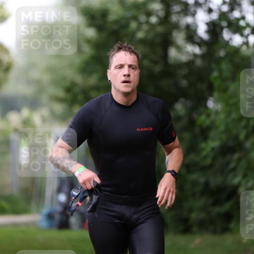 15.06.2025 - 7 Türme Triathlon Michael Strokosch http://msf.ph/oto/7966484 15.06.2025 12:20:38 Schwimmen 385, 438, 499, 557, 573, 610, 613, 634 meine-sportfotos.de