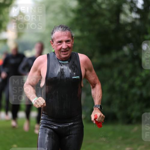 15.06.2025 - 7 Türme Triathlon Michael Strokosch http://msf.ph/oto/7966636 15.06.2025 12:20:54 Schwimmen 385, 434, 557, 568, 597, 625 meine-sportfotos.de