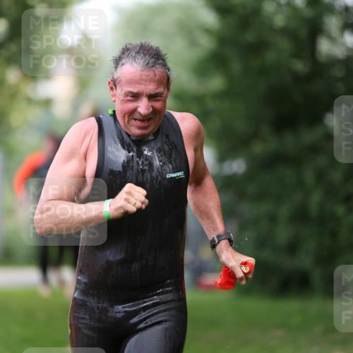 15.06.2025 - 7 Türme Triathlon Michael Strokosch http://msf.ph/oto/7966649 15.06.2025 12:20:55 Schwimmen 385, 434, 557, 568, 592, 597, 625 meine-sportfotos.de